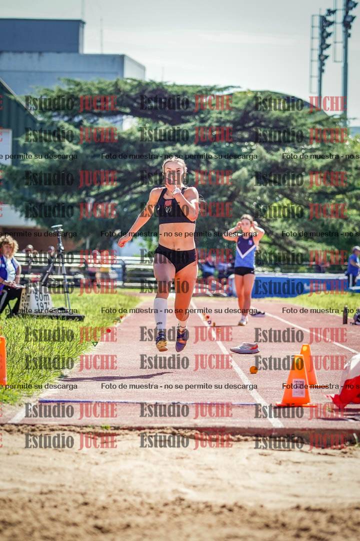 Fotos del salto en largo de mujeres