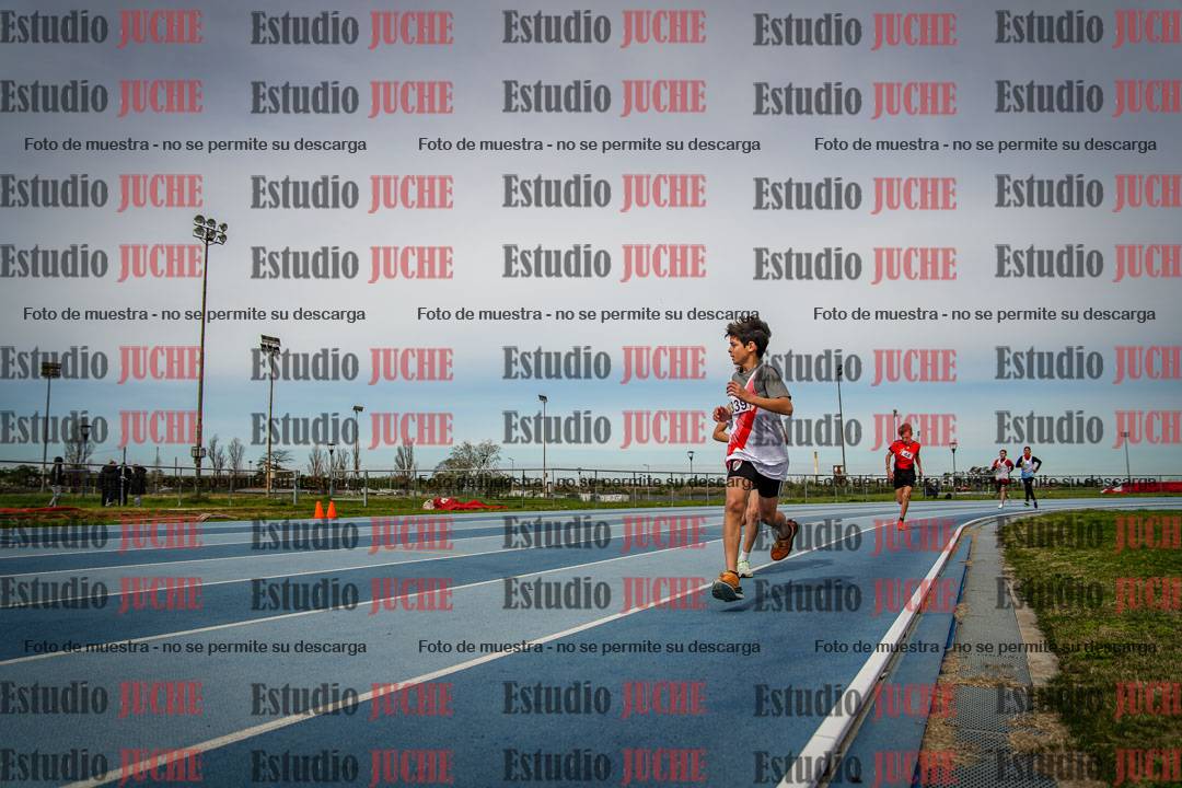 Fotos de los 800 m llanos de varones - U14