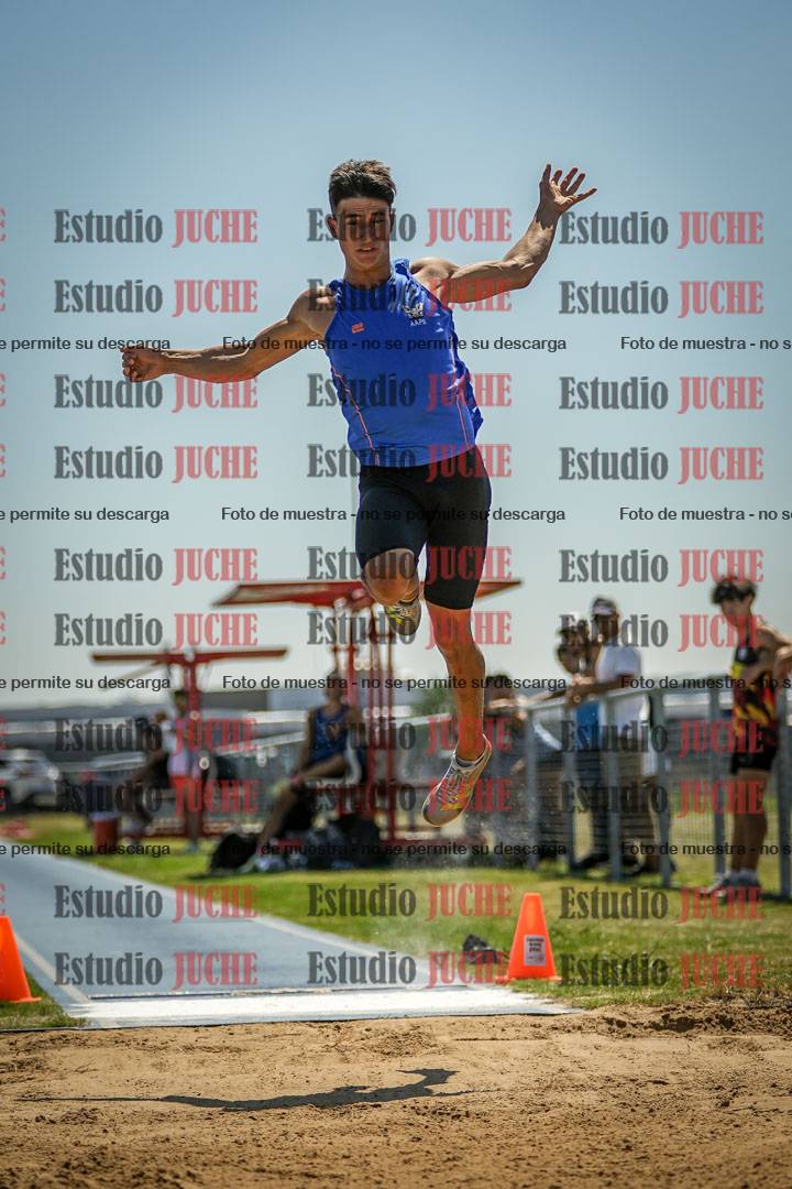 Fotos del salto en largo de varones - mayores