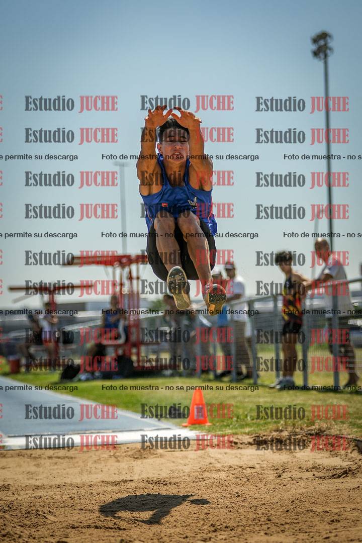 Fotos del salto en largo de varones - mayores
