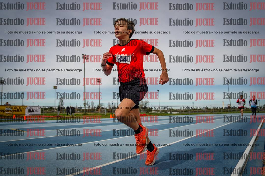 Fotos de los 800 m llanos de varones - U14