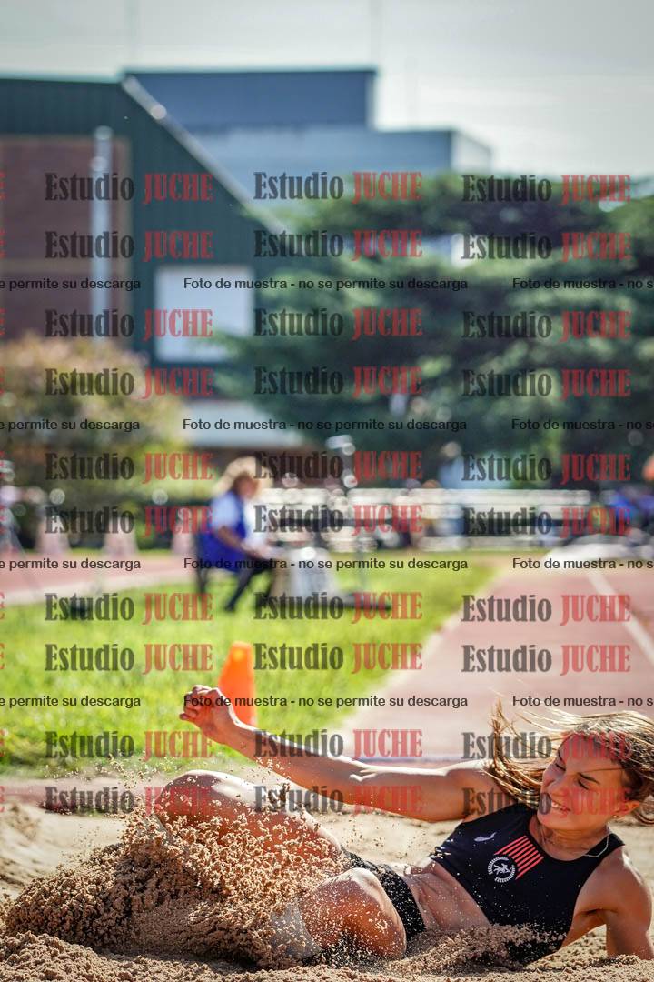 Fotos del salto en largo de mujeres