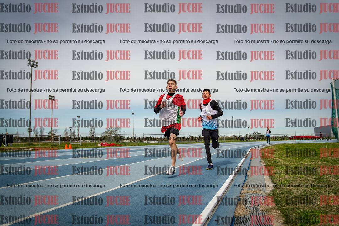 Fotos de los 800 m llanos de varones - U14