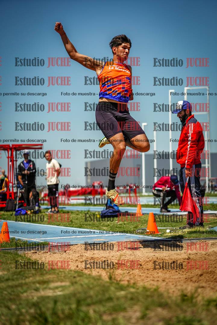 Fotos del salto en largo de varones - invitados