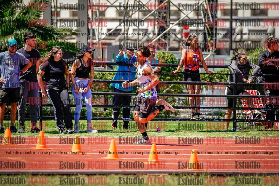 Fotos de los 800 m llanos de varones