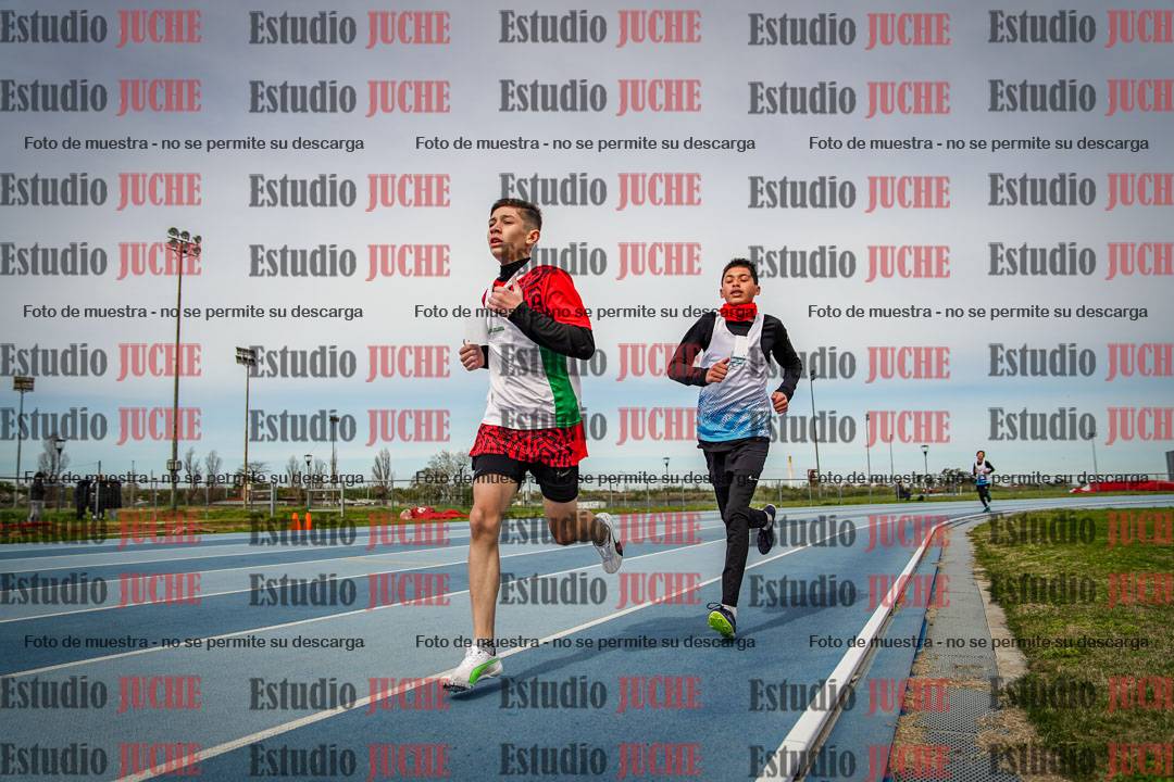 Fotos de los 800 m llanos de varones - U14