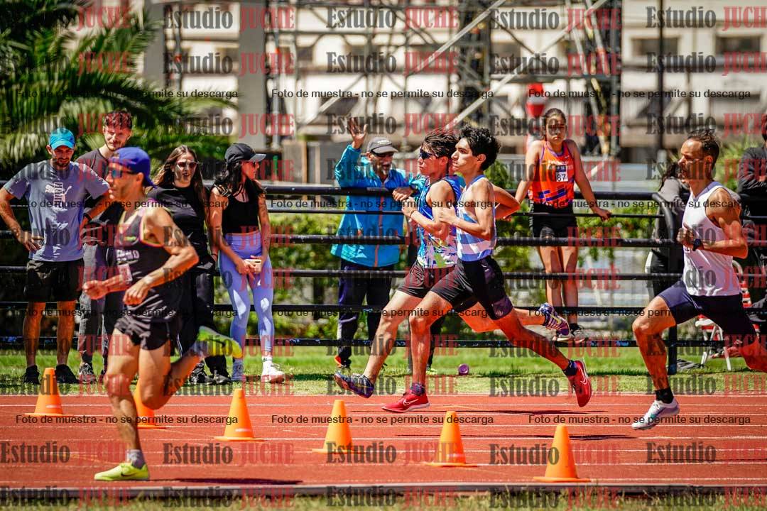 Fotos de los 800 m llanos de varones