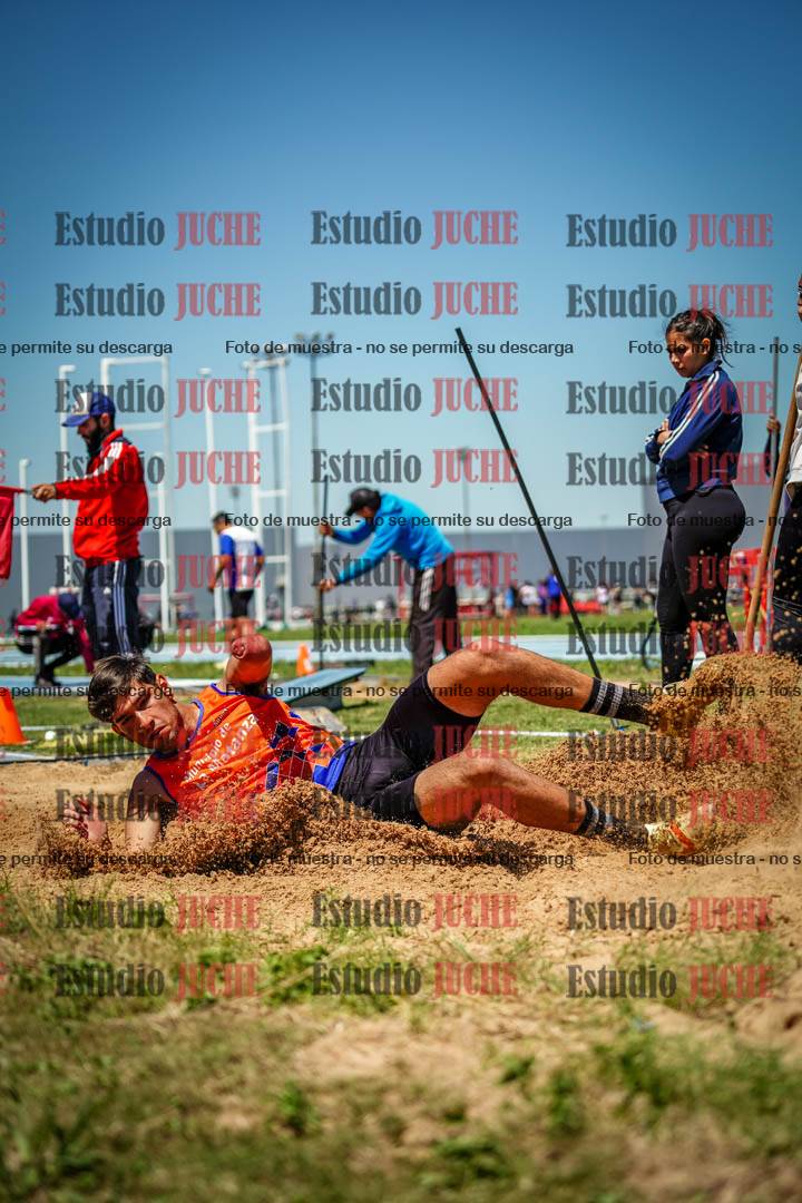 Fotos del salto en largo de varones - invitados