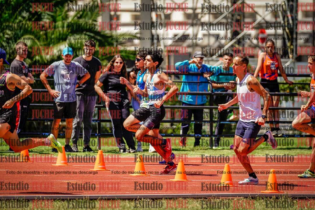 Fotos de los 800 m llanos de varones