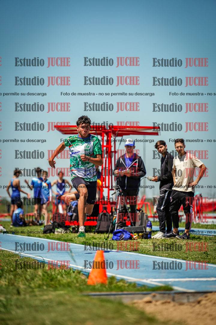 Fotos del salto en largo de varones - invitados