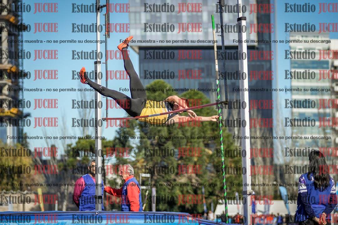 Fotos del salto con garrocha de varones - decatlón 8