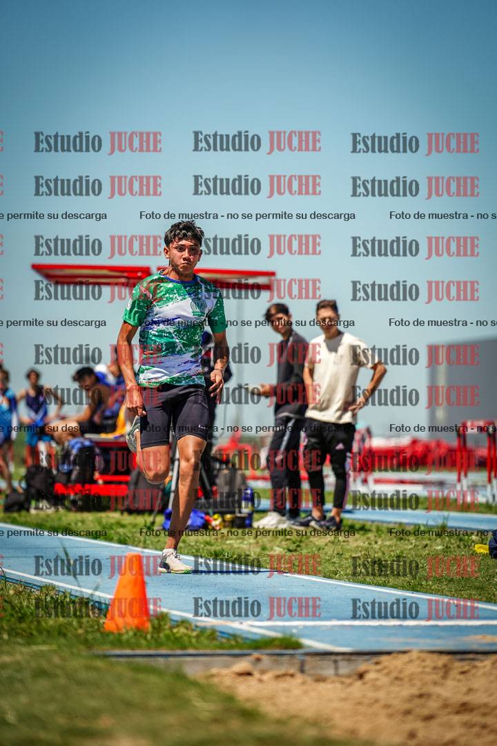 Fotos del salto en largo de varones - invitados