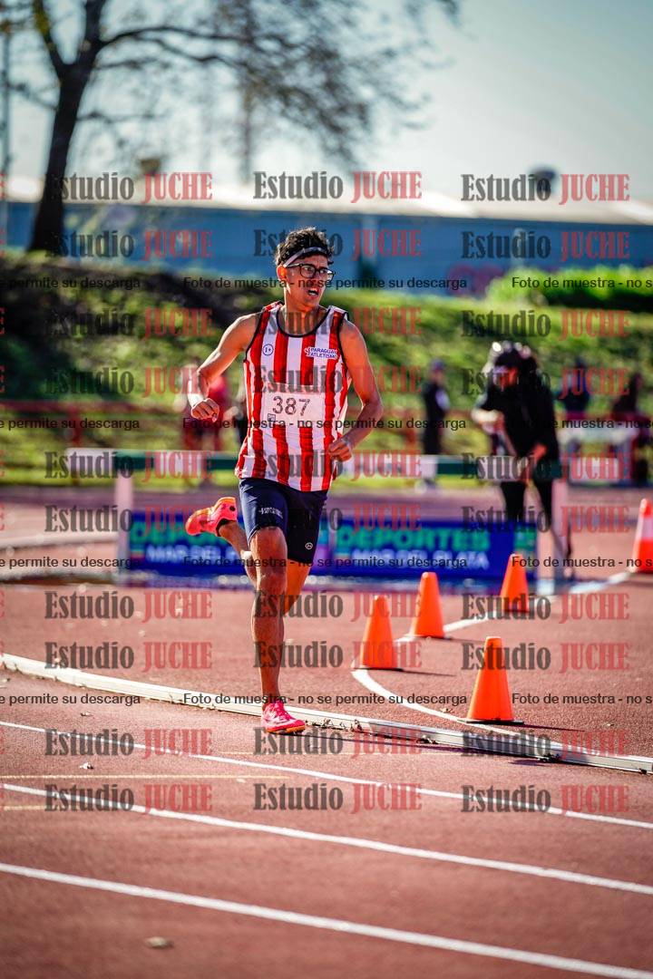 Fotos de los 800 m llanos de varones