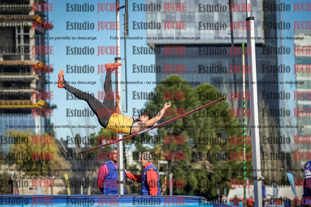 Fotos del salto con garrocha de varones - decatlón 8