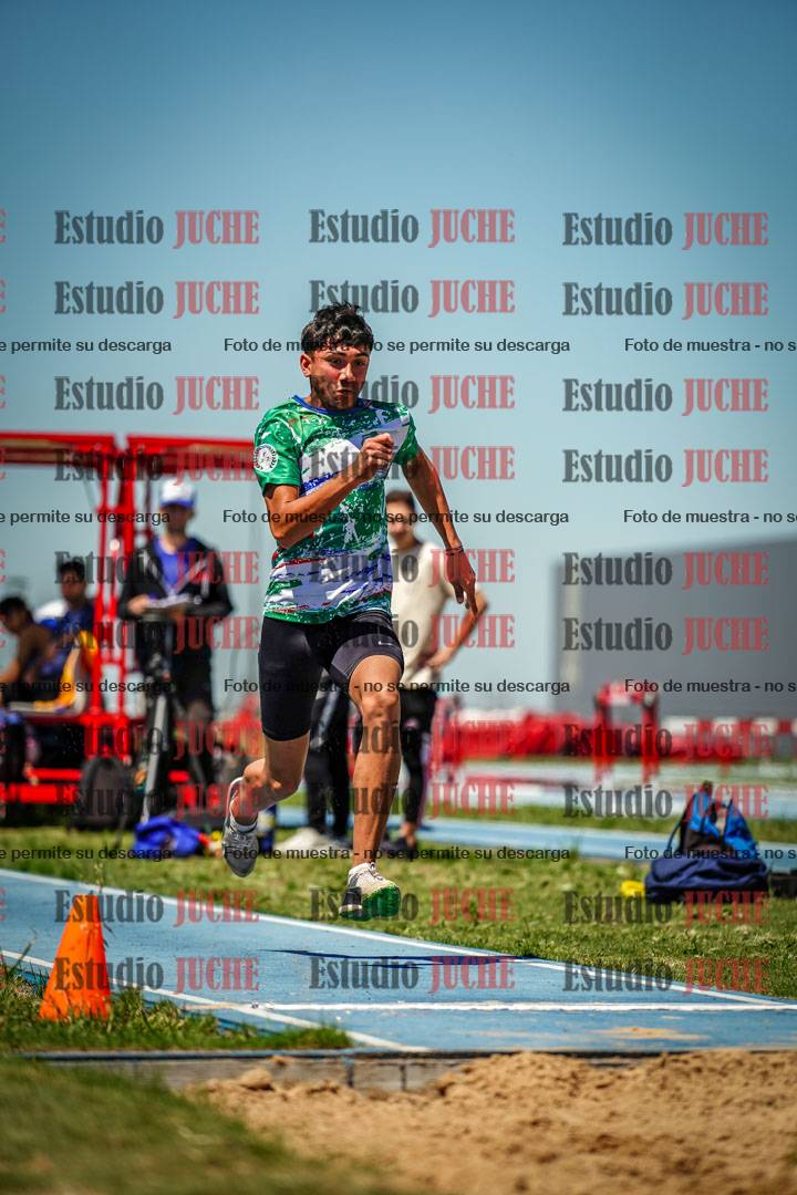 Fotos del salto en largo de varones - invitados