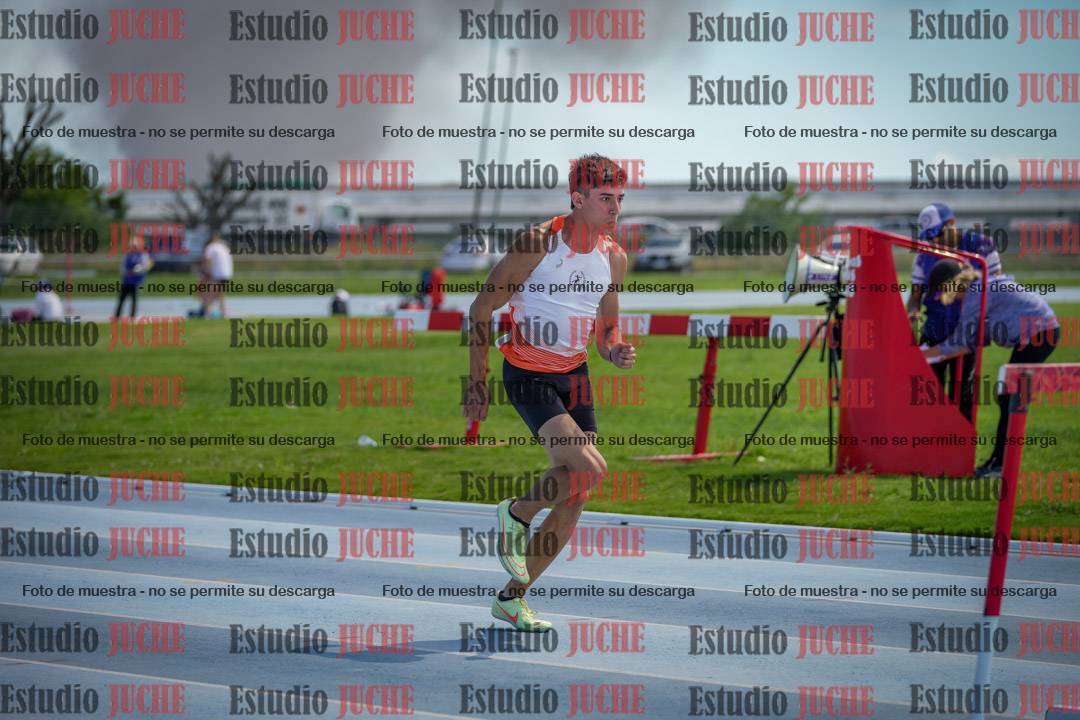 Fotos de los 60 m con vallas de varones