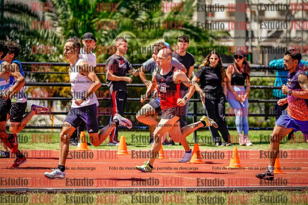 Fotos de los 800 m llanos de varones