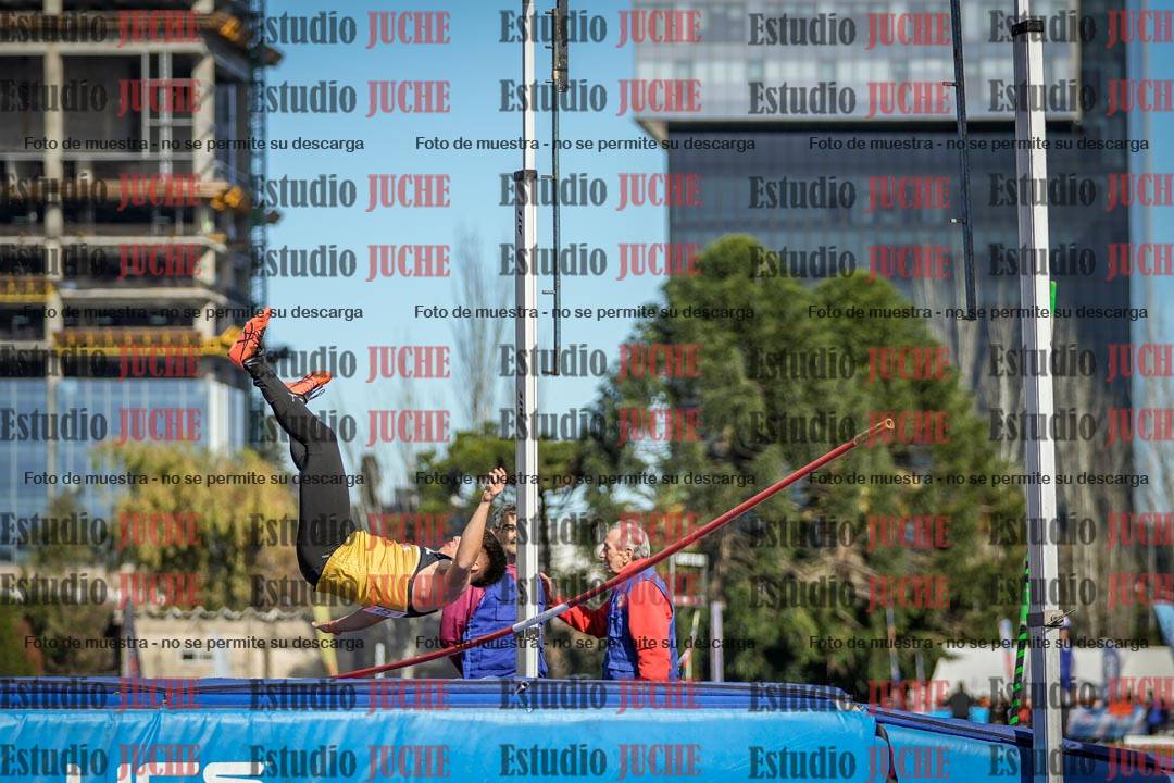 Fotos del salto con garrocha de varones - decatlón 8