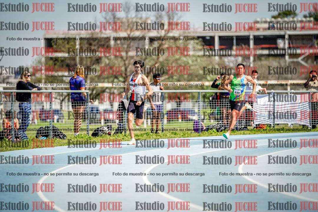 Fotos de los 800 m llanos de varones