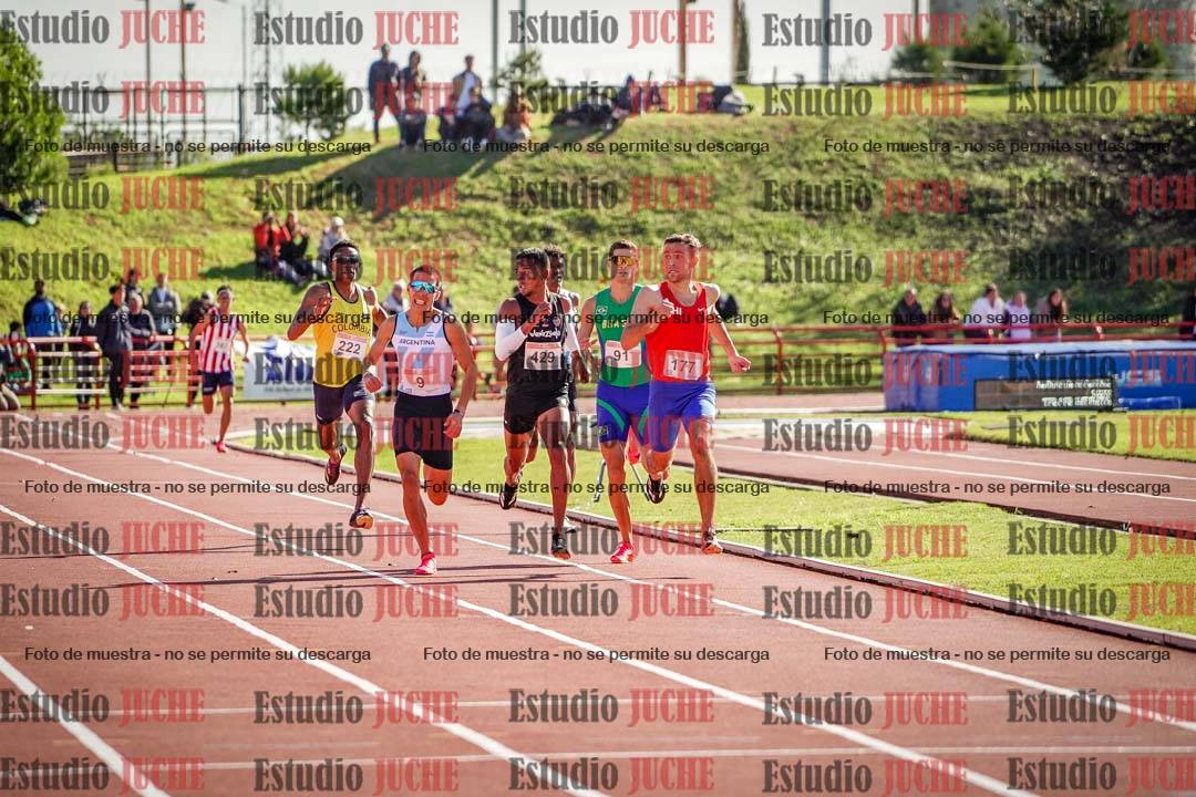 Fotos de los 800 m llanos de varones