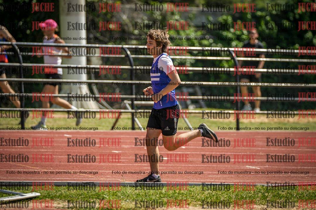Fotos de los 600 m llanos de varones - octatlón