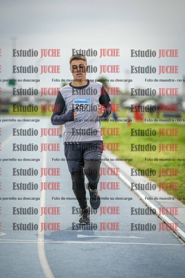 Fotos de los 800 m llanos de varones - U14