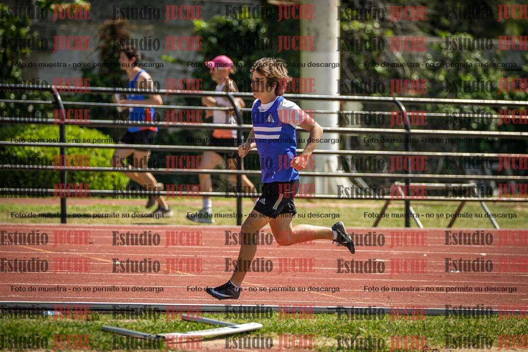 Fotos de los 600 m llanos de varones - octatlón