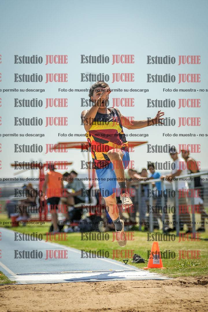 Fotos del salto en largo de varones - mayores