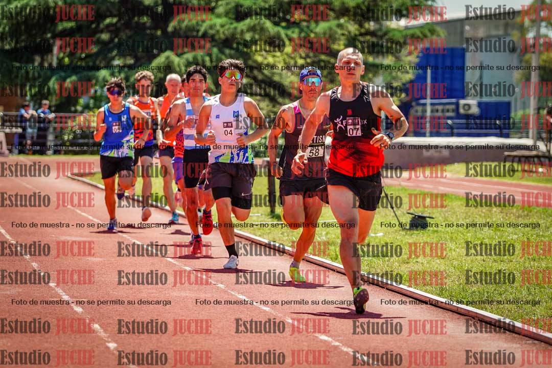 Fotos de los 800 m llanos de varones