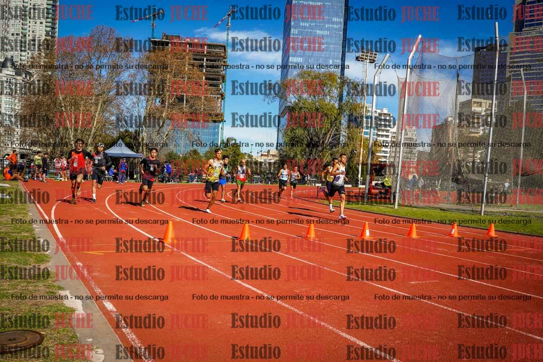 Fotos de los 800 m llanos de varones