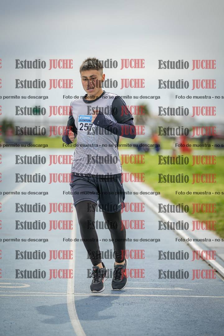 Fotos de los 800 m llanos de varones - U14