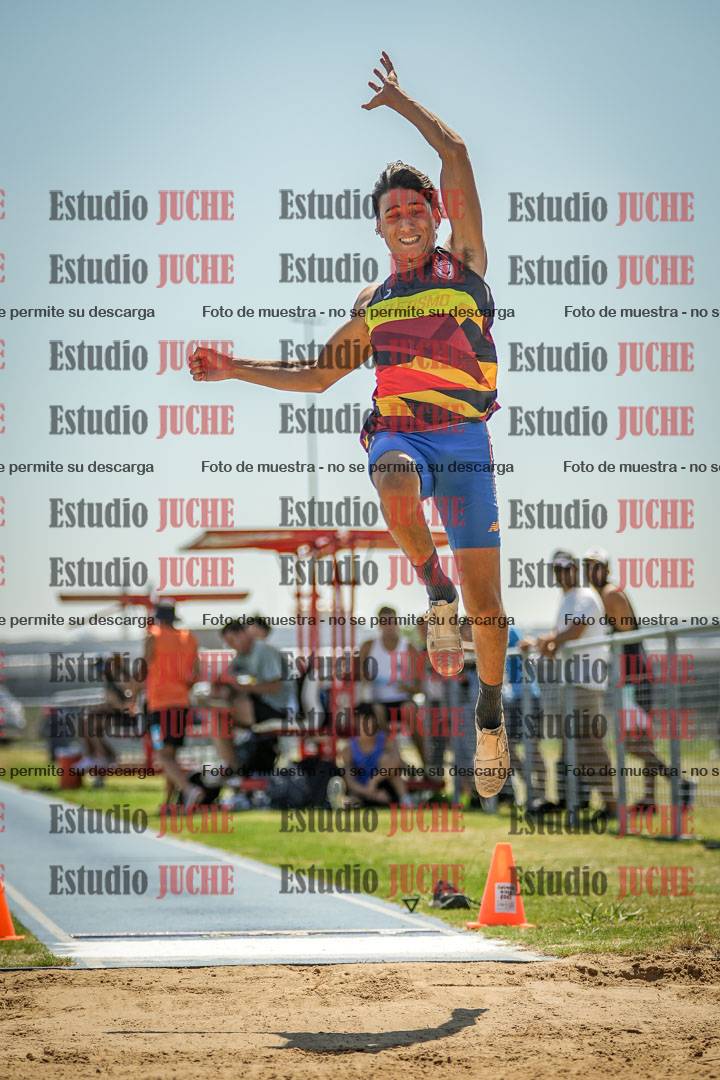 Fotos del salto en largo de varones - mayores