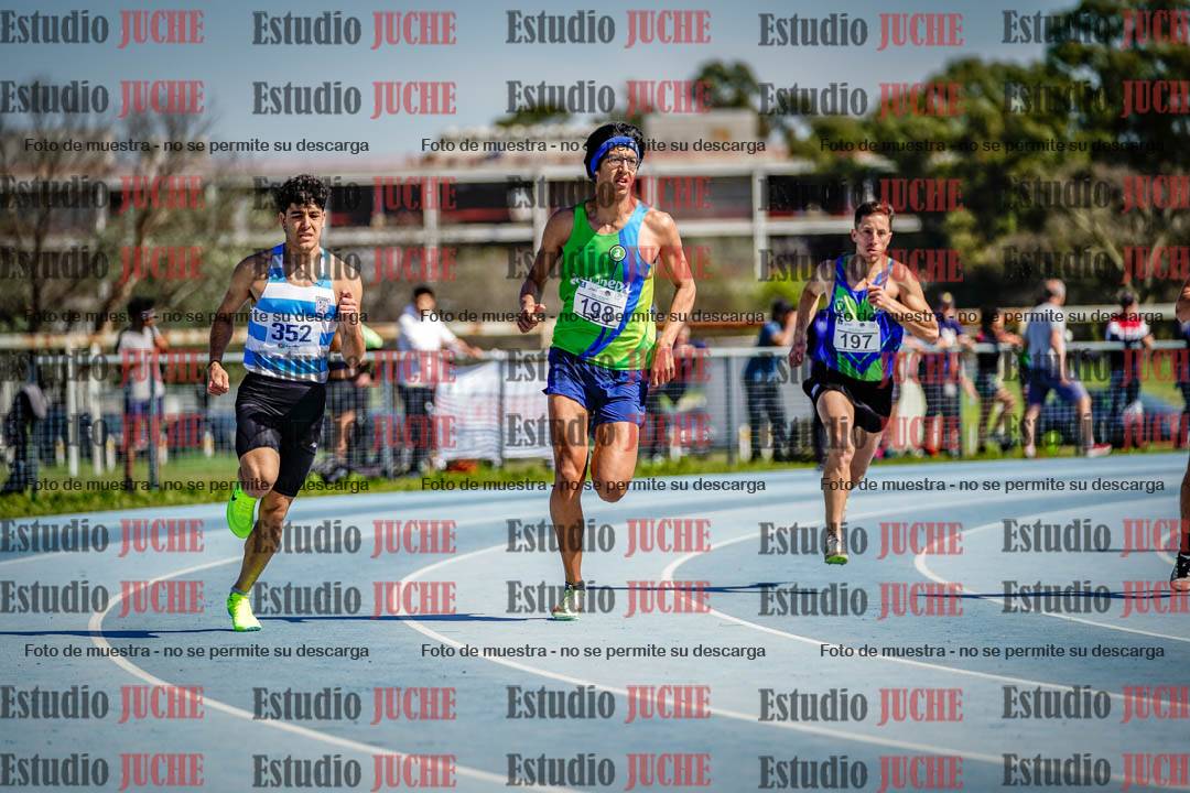 Fotos de los 800 m llanos de varones