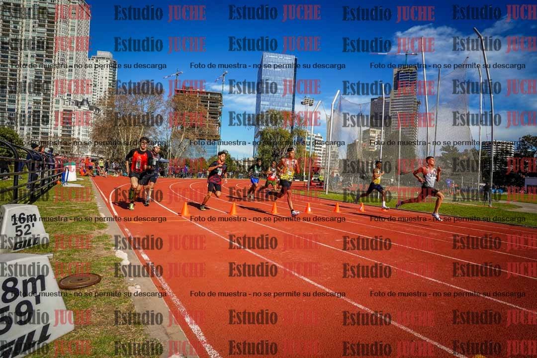 Fotos de los 800 m llanos de varones
