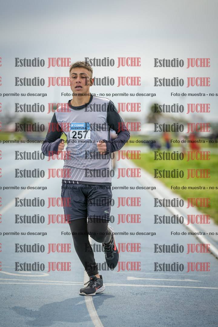 Fotos de los 800 m llanos de varones - U14