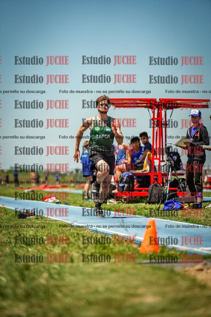 Fotos del salto en largo de varones - invitados