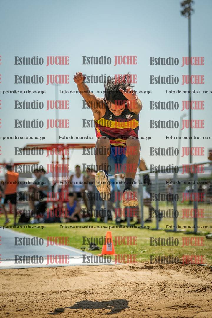 Fotos del salto en largo de varones - mayores