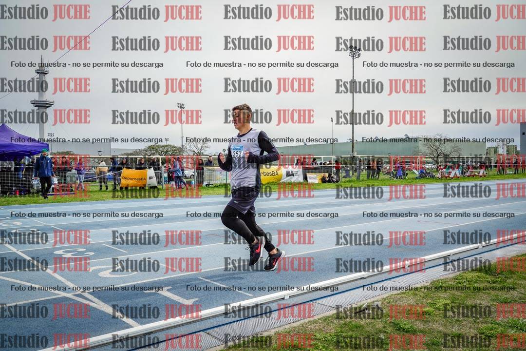 Fotos de los 800 m llanos de varones - U14
