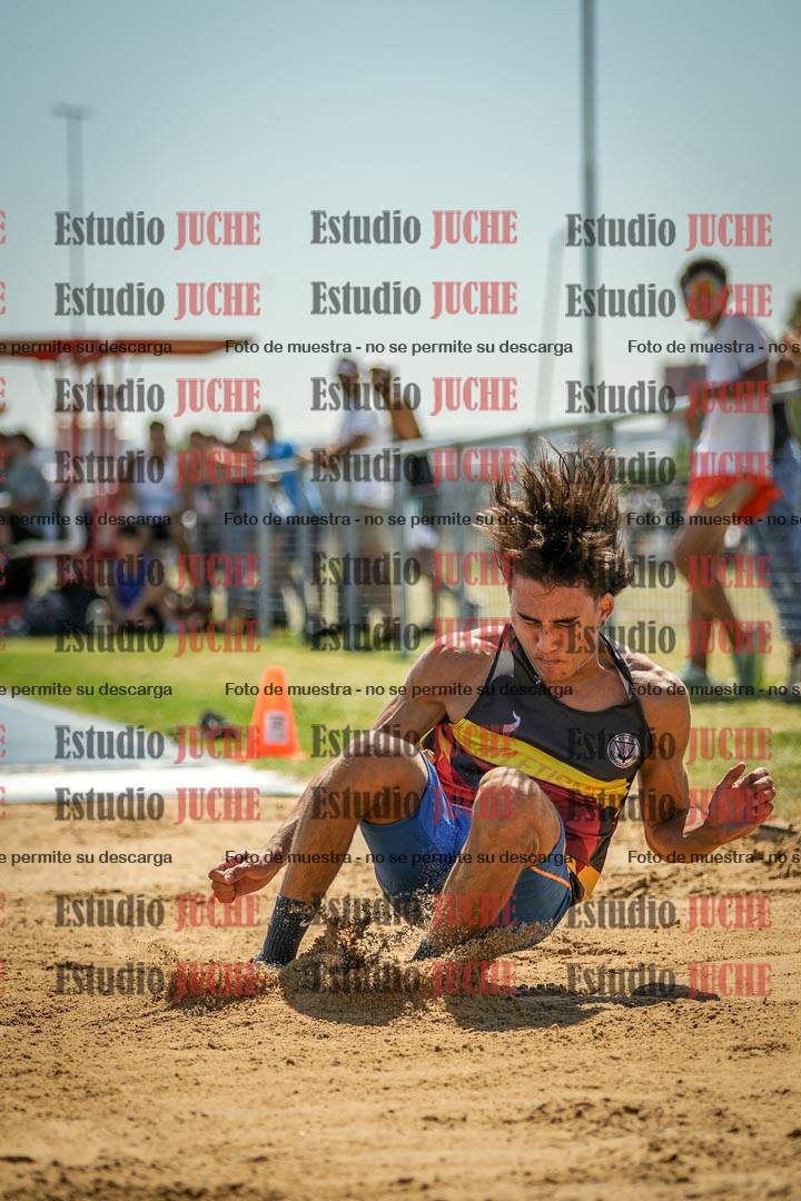 Fotos del salto en largo de varones - mayores
