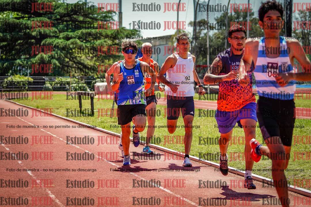Fotos de los 800 m llanos de varones