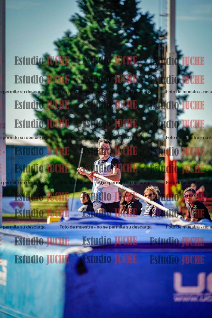 Fotos del salto con garrocha de varones - deca 8
