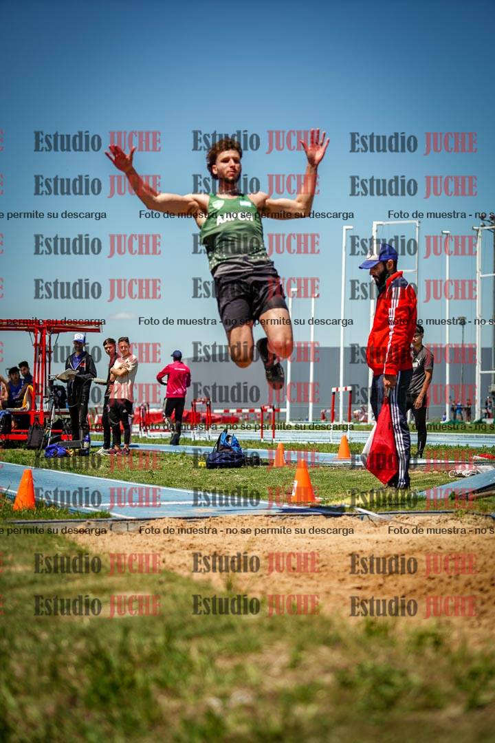 Fotos del salto en largo de varones - invitados