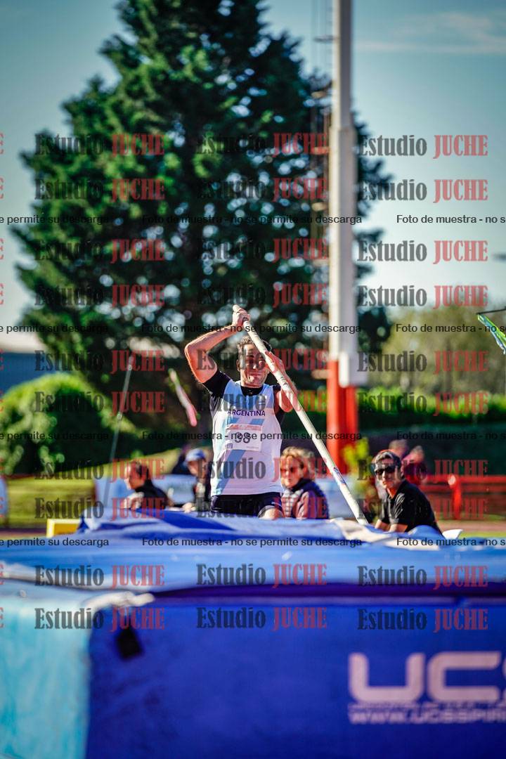 Fotos del salto con garrocha de varones - deca 8