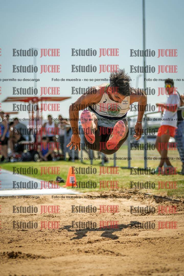 Fotos del salto en largo de varones - mayores