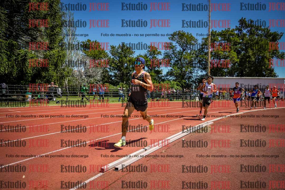 Fotos de los 800 m llanos de varones