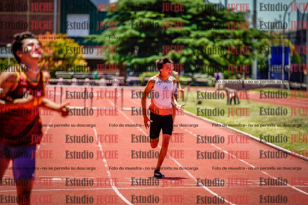 Fotos de los 400 m con vallas de varones