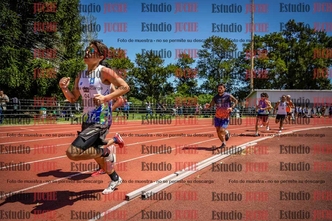 Fotos de los 800 m llanos de varones