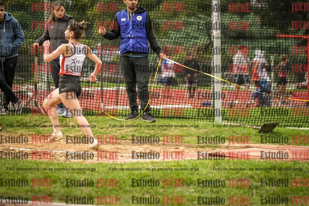 Fotos del salto en largo - mujeres mayores