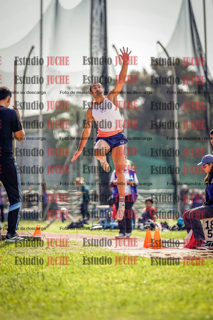 Fotos del salto en largo de varones