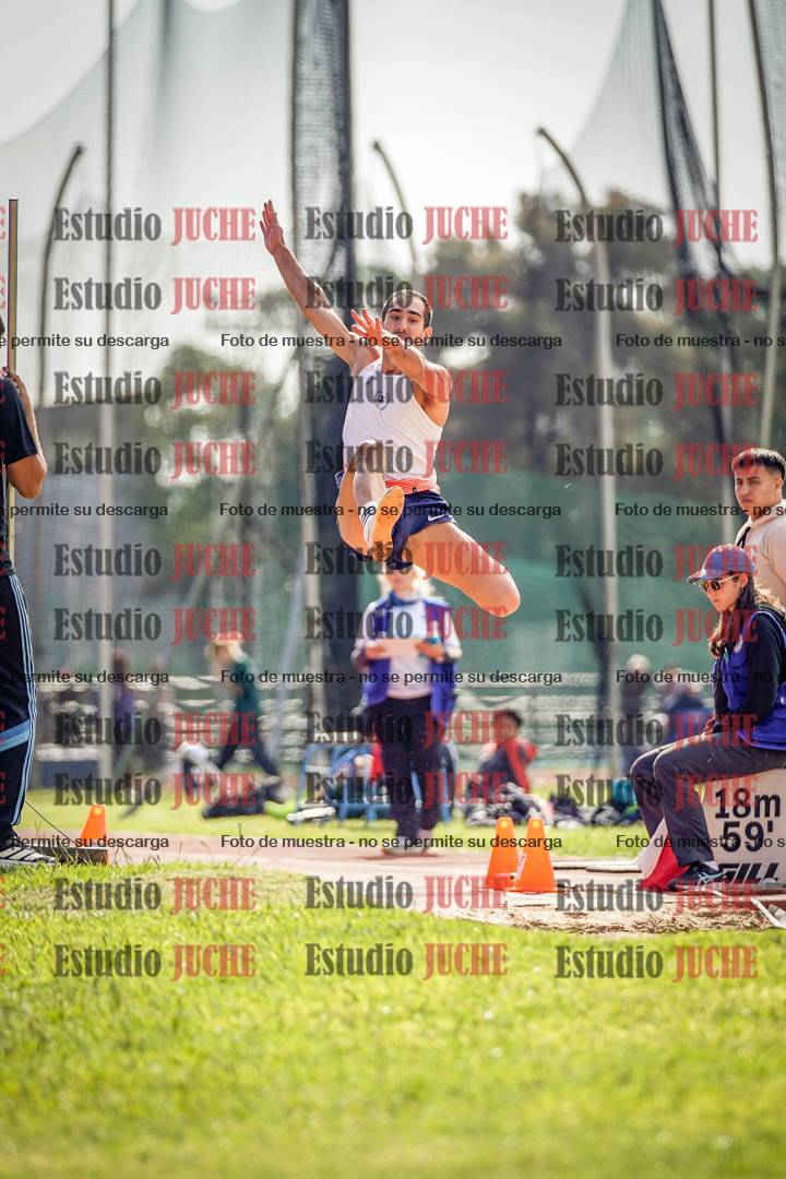 Fotos del salto en largo de varones
